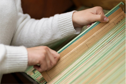 A person taking out a court file